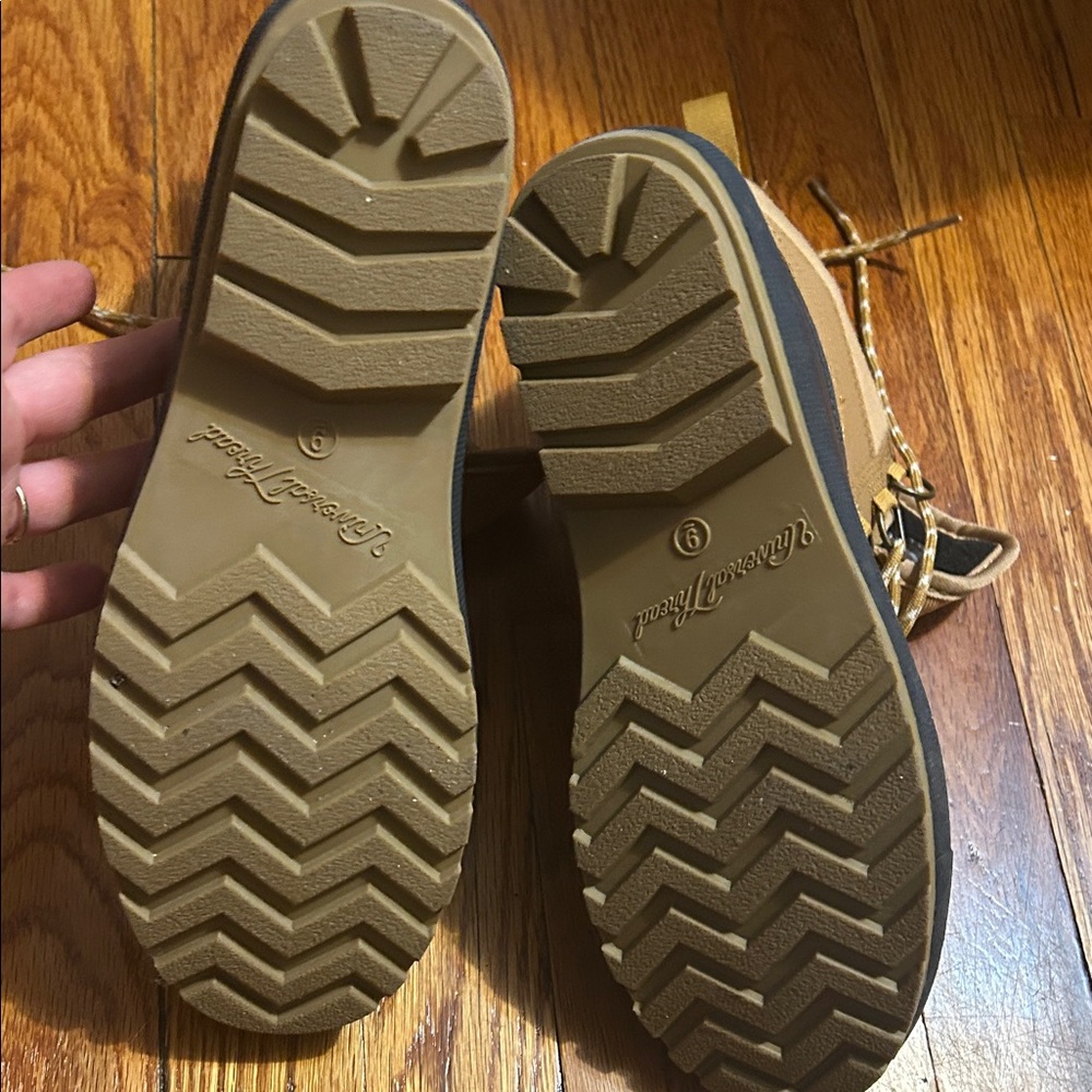 Tan and Black Winter Boots, like new 9 - Picture 3 of 3